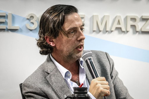 ☑️ 𝗔𝗙𝗜𝗥𝗠𝗔𝗧𝗜𝗩𝗢

Se aprobó, por mayoría en el Consejo de Fútbol Profesional, el pliego licitatorio para la comercialización de los derechos de televisión y comerciales de las ligas que organiza la @AUFOficial.

🗳️ La votación fue 33 a 13

#SomosElFútbol 