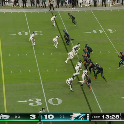 GRAPHIC 🚨 

#Dolphins star WR Tyreek Hill is down with a SERIOUS leg injury. He’s done for the season.

