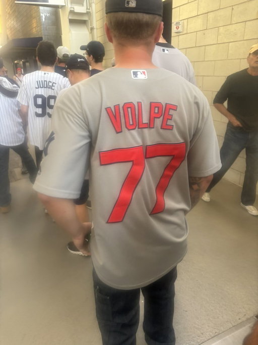 Insane jersey pull in the Yankees stadium bathroom😂 