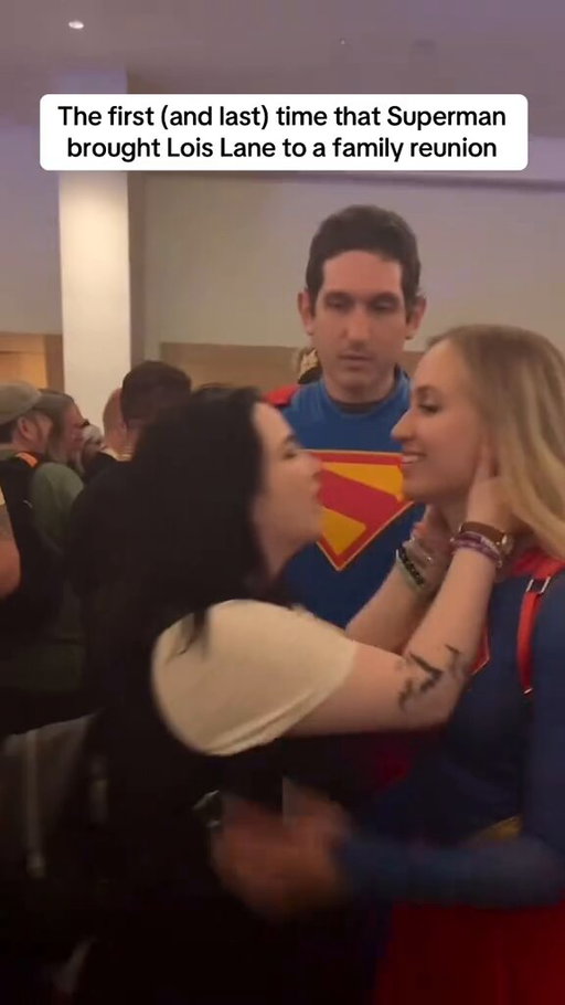 So I kissed a girl and I liked it… my cousin did not though 😅

Lois Lane: cult.a.cola
Superman: stonecuttercosplay

#supergirl #Supergirl 