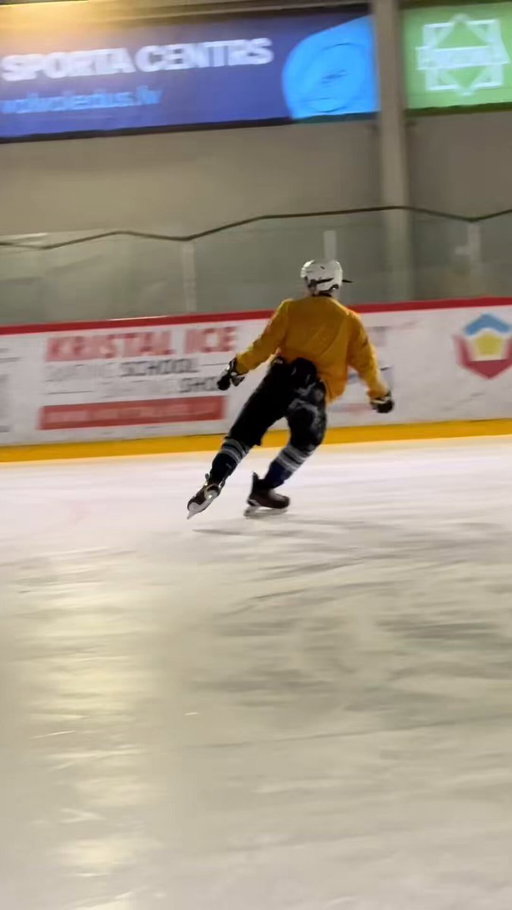 Born to be a figure skater, forced to be a hockey player. 

(via: @user4281844053285 / tt) 