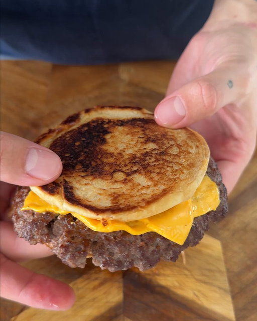 Trying the Viral Crust Burger 