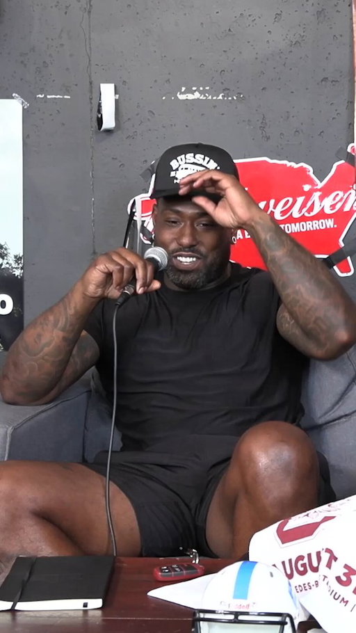 Delanie Walker moved from Pomona, CA to Warrensburg, MO and couldn’t figure out why the girls were curving him… then his boys took him to “Ambercombie fit and Navy Blue” and everything changed 😂😂😂 