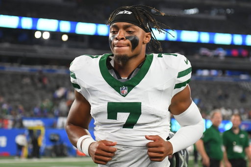 Justin Fields in three full games (0-3):

✈️ 266 yards, 3 TD, 0 INT
✈️ 307 yards, 2 TD, 0 INT
✈️ 309 yards, 2 TD, 0 INT

He's not the problem. AGAIN. 