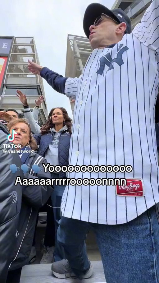 People always ask me why I hate the Yankees. I honestly never know the answer. I've loved 90% of the players they've had &amp; have no issue with the city of New York.

Then I suddenly realized. It's this fucking DORK. He literally made me hate the Yankees. 