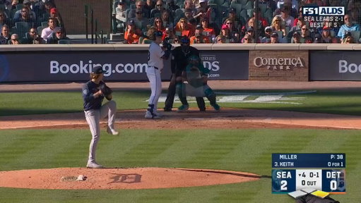 Josh Naylor pulls off a heads-up double play! 