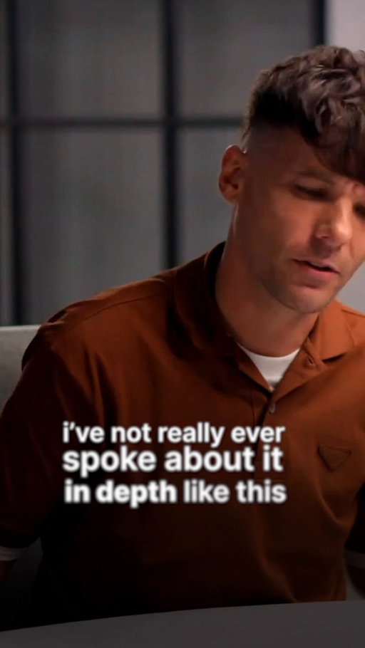 He’s sold over 100 million records, performed in front of millions, and been part of one of the most famous bands in history.

Almost no one has achieved that.

But today’s guest Louis Tomlinson has.

At just 18, Simon Cowell chose him to be part of a new boy band called One Direction.

Overnight, he was selling out stadiums all around the globe and breaking records.

But then what followed was the band falling apart, having to build a solo career from scratch, and the unimaginable loss of his sister, Mum and bandmate Liam Payne. 

I haven’t seen Louis be this open and honest before - he spoke about how losing different loved ones leads to completely different kinds of pain.