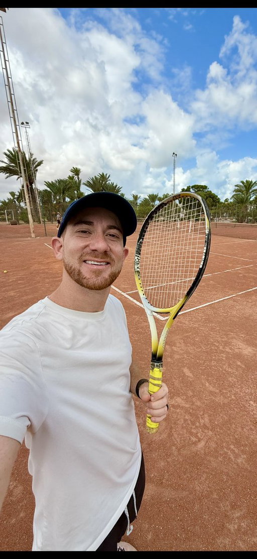 Follow my new tennis channel!! https://t.co/c8fxoPqUQh 