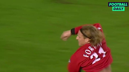 When Diego Forlan struggled with Nike's Dual Layer technology so much he carried on playing without his shirt on 😅 

