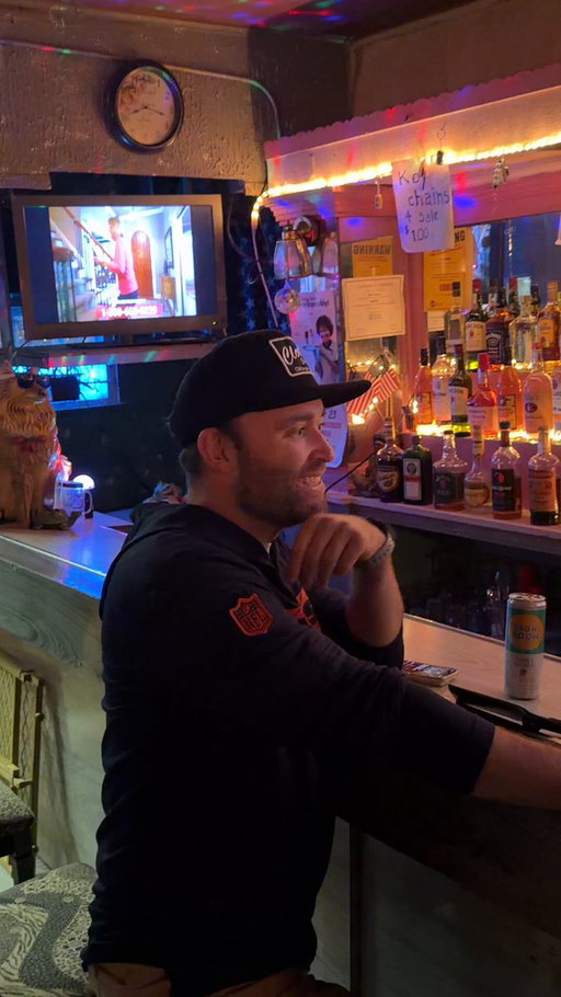 You know it’s a true Chicago dive when they didn’t  have cable to play the biggest cubs game in the last seven years 