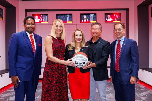 Victor &amp; Lynne Brick have gifted $1M to fund an endowed scholarship honoring their daughter, former @TerpsWBB captain Vicki Brick-Zupancic. 💫 

Learn more about their gift and continued support: https://t.co/KJO6DC6w7A 