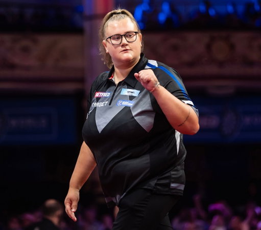 BEAU BEATS LITTLER! 

THAT IS ASTONISHING! 🤯

Beau Greaves averages 105 to defeat Luke Littler in an epic last-leg decider and book her place in next month's Winmau World Youth Championship final!

Littler loses with an average of 107.4! 🤯 