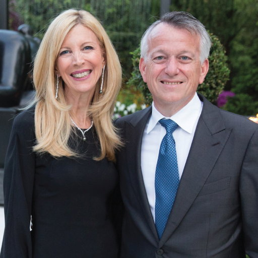 The Edgerley Family Court 🦅

Thanks to a generous gift from longtime Boston College supporters University Trustee Sandra and Paul Edgerley, P'23, and their family, the basketball court at Silvio O. Conte Forum will officially be named the Edgerley Family Court.

Full Story: http://bit.ly/EdgerleyFamilyCourt