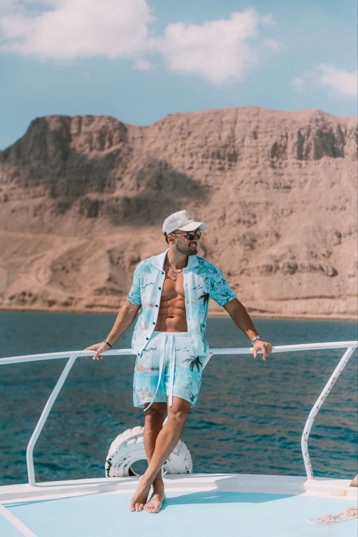 Yacht Day on The Red Sea 🌊🛥️🇪🇬
•
•
•
#RedSea #Egypt #Amiri #MensFashion 