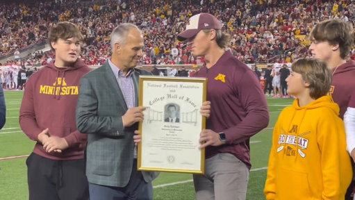Greg Eslinger was honored during tonight's game by the @NFFNetwork, as he is a member of the 2025 College Football Hall of Fame Class! #UMNProud 