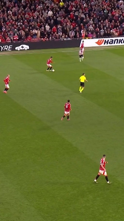 Harry Maguire 🤝 clutch headers

#UEL | @ManUtd 