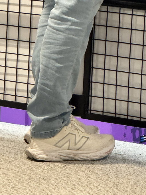 Ur never gonna guess who pulled up in jeans and running shoes today… 