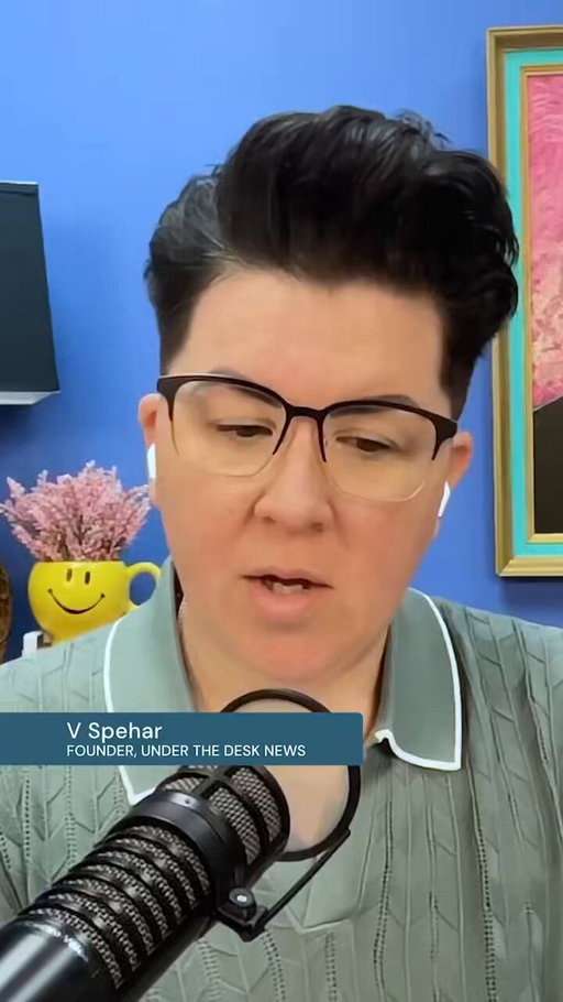 Does the billionaire class keeps winning because we have lost sight of class consciousness?

V Spehar (@underthedesknews) joins @paoramos and @JorgeRamosNews on the #TheMoment to talk about what it means to be a highly visible queer creator in a polarized America. 