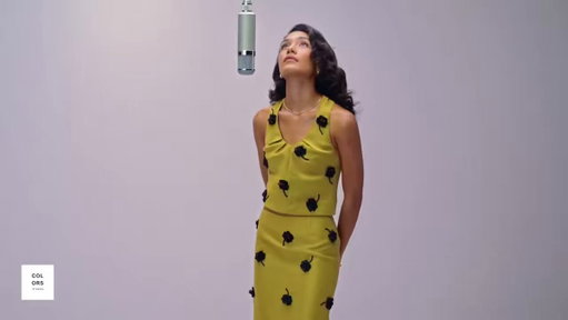 UK pop-soul star Olivia Dean performs “A Couple Minutes” for @colorsxstudios 🌹 