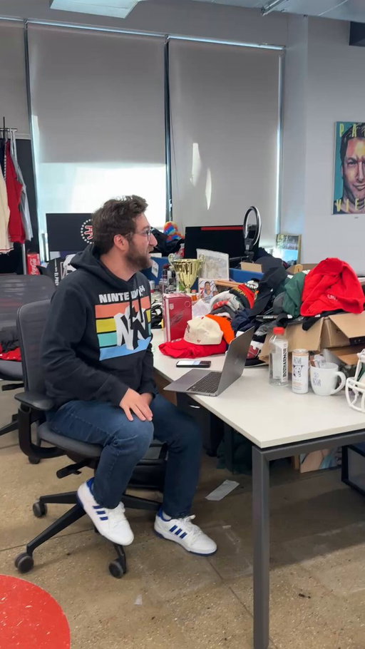 .@ChrisKlemmer asked @MeekPhill_ what happened to his phone, and now all hell has broken loose. #BarstoolGOTW 