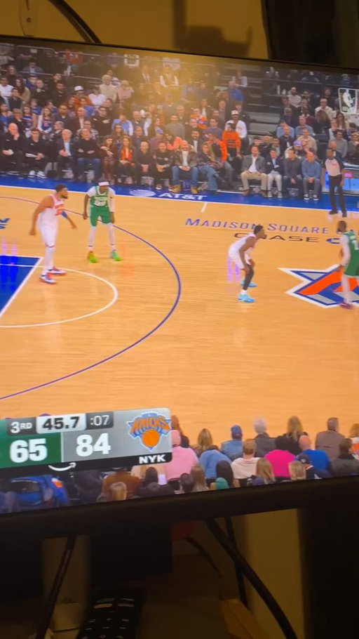 Jaylen Brown fake hairline rubbed off onto OG Anunoby jersey 😬 

(h/t @motts_apple)