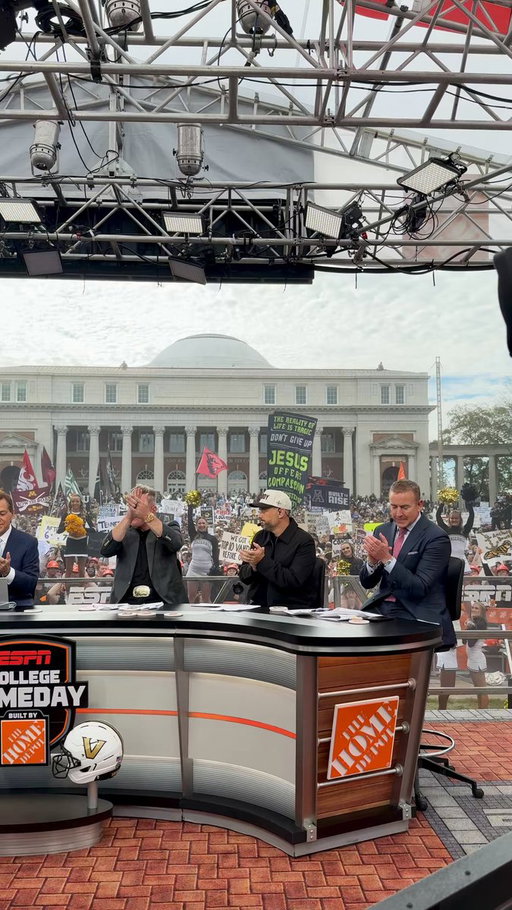 We’re doing it!
@CollegeGameDay @ESPNCFB 
#GameDay #ESPN #CollegeGameDay 