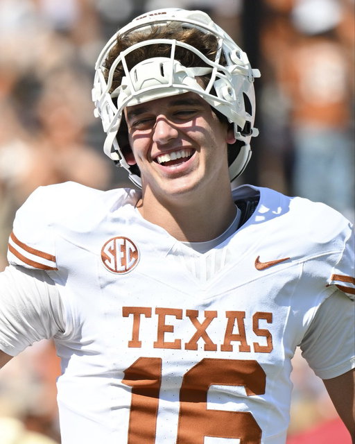 ARCH MANNING UNREAL VS. MISSISSIPPI STATE 😱🔥 

346 PASS YDS (CAREER HIGH) 🚨
3 PASS TD
1 RUSH TD 