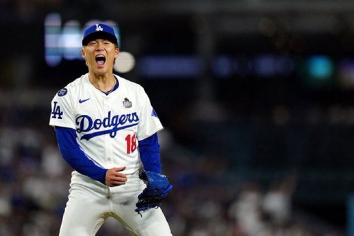 Yoshinobu Yamamoto is the first pitcher with back-to-back complete games in the postseason since Curt Schilling in 2001 🤯 