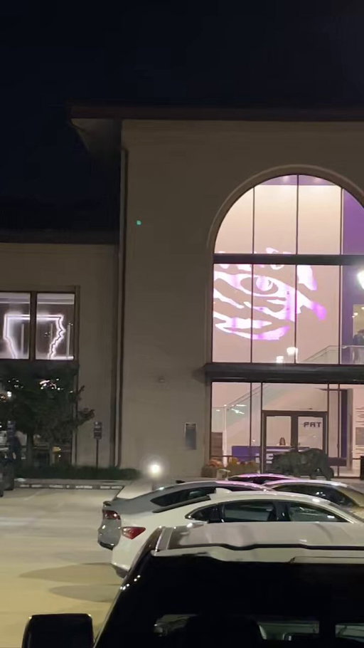 Brian Kelly arrives for LSU’s team meeting 