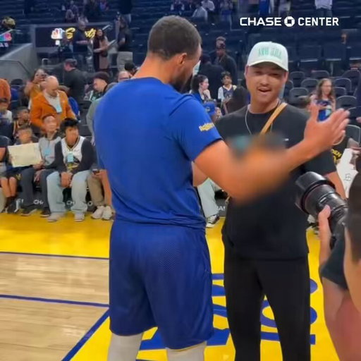 RT @ChaseCenter: Steph Curry 🤝 The Chef @Minwoo27Lee 