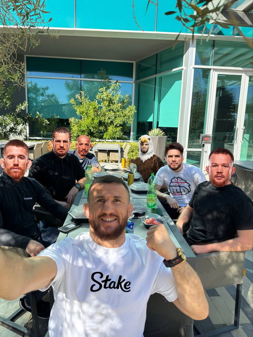 Who is the next guest at my table ??? 🦾 @Stake 