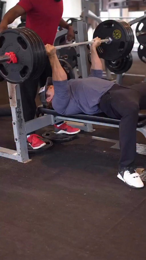 Today I was told by Arnold that I was holding the bar backwards… 🤷‍♂️ you learn something new everyday 