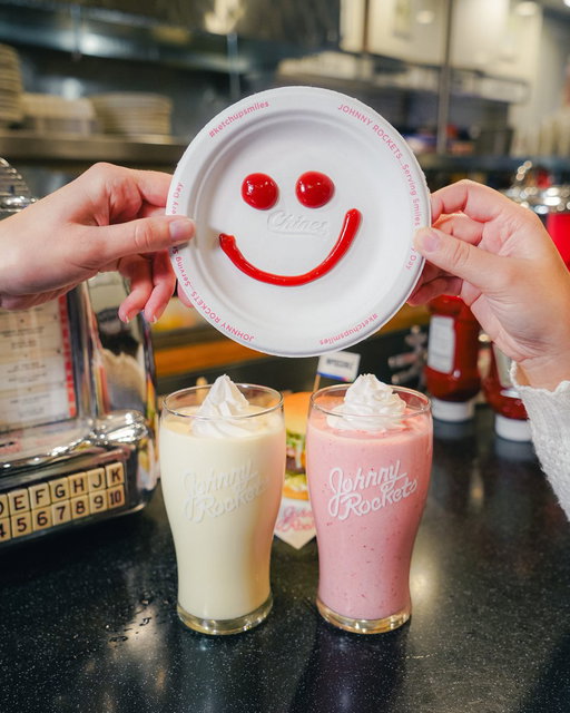 It's the Craig's Vegan Ice Cream that turns our shakes into a whole mood this #WorldVeganDay 🌱🍦😋 