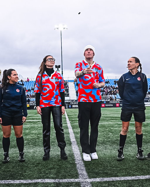 @CanadiensMTL  star Patrik Laine flipped the coin ahead of kickoff at Stade Boréale this afternoon 🏒 