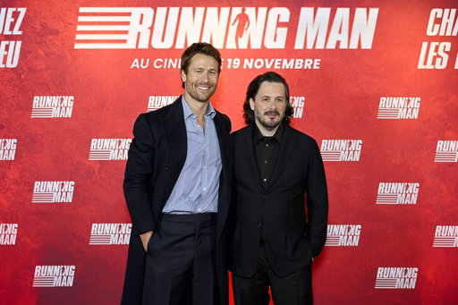 TRAQUEZ-LES ! 🏃 Glen Powell et le réalisateur Edgar Wright étaient à Paris hier soir pour présenter #RunningManLeFilm en avant-première. Au cinéma le 19 novembre. 🏃 