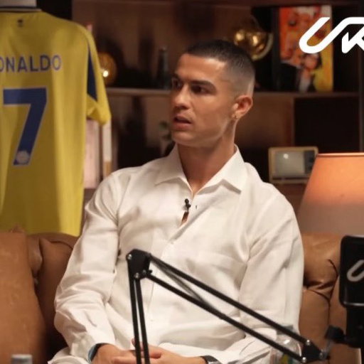 • You and David Beckham walk on the Copacabana for 10 minutes, who would get the most attention?

🚨🗣️ Cristiano Ronaldo: “Both not being famous? Me, 100%. His face is beautiful, the rest is normal. But I am not normal, I am perfect."

[@PiersUncensored] 
