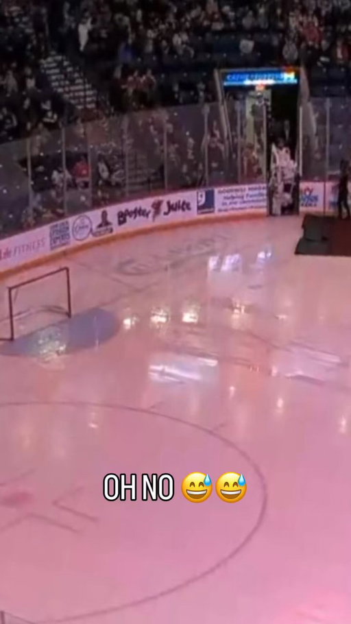 Not a great start to the game for Bones. 🥲 

(🎥: @OHLIceDogs, @OHLHockey) 