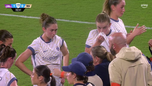 University of Washington goalkeeper Mia Hamant passed away following a valiant battle with kidney cancer. The Seattle Reign and Orlando Pride players honor her legacy by wearing orange ribbons tonight 🧡

Our thoughts are with her family, teammates and the entire Husky community. 