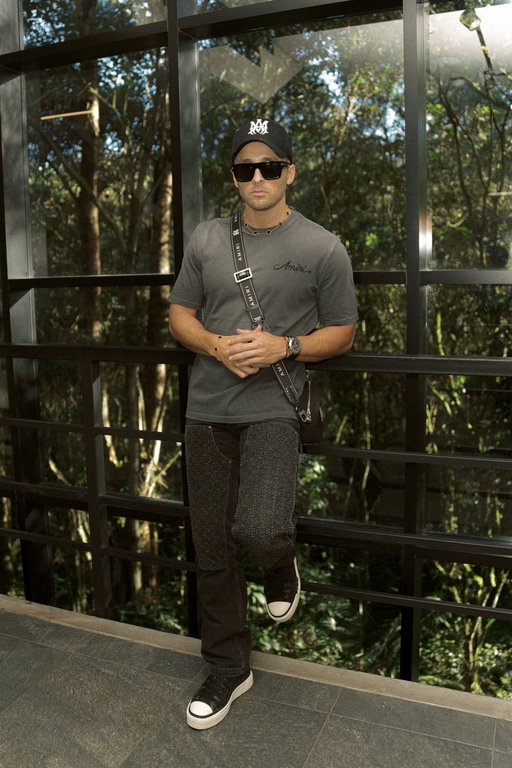 Medellín Street-Style 🇨🇴
•
•
•
#Medellin #Colombia #MensFashion #Amiri #VanCleef 