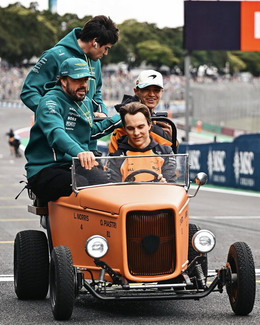 Picked up some friends 🤣

#McLaren | #BrazilGP 🇧🇷 