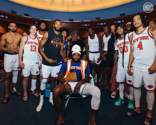 heard you wanted the full DPOG photo 👀🦺 