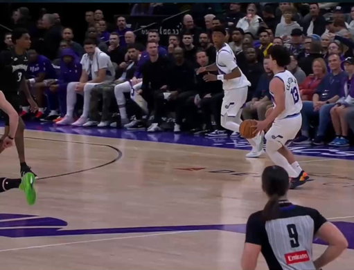 ACE BAILEY REVERSE TWO-HANDED DUNK 🤯🤯 