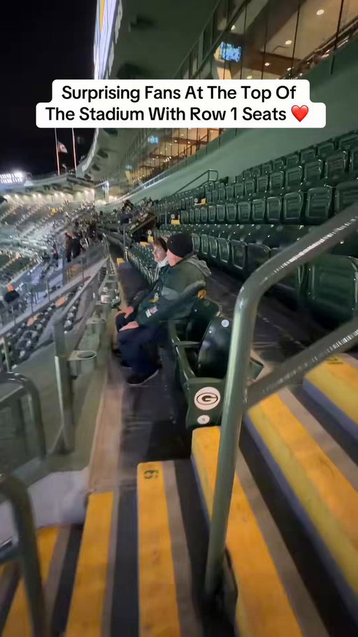 Got to surprise some fans at the top of Lambeau Field with Row 1 Seats and they couldn’t believe it!🙏 