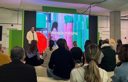 Big moves from @CashApp  

- Stablecoins coming for p2p payments (!!!!!!)
- USDC used in demo, more coming 
- Launching an AI assistant 'Moneybot' which can move money on a user's behalf and give advice (!!!!!)
- USD payments that settle in Bitcoin for merchants 