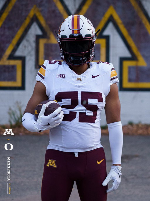 Breaking out the white Goldy helmets in Eugene 👀 

#RTB #SkiUMah #Gophers 