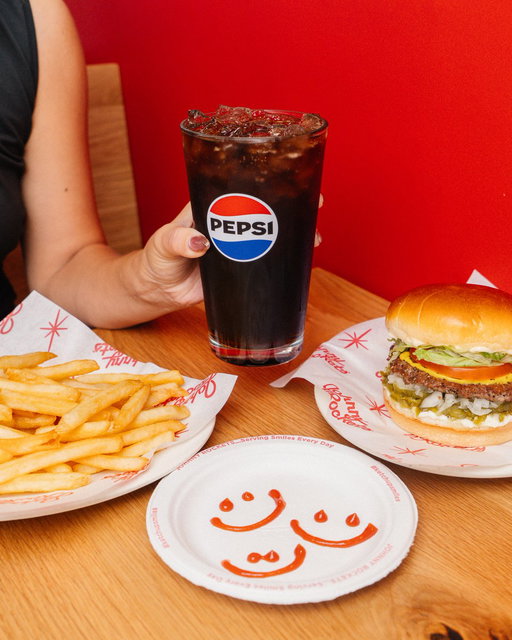 A duo that never misses 🥤🍔

 PEPSI and the Pepsi Globe are registered trademarks of PepsiCo, Inc. 