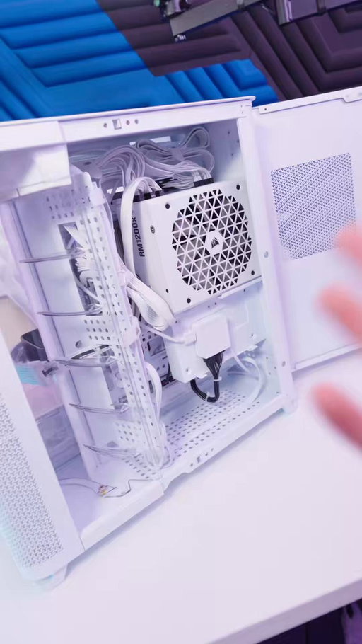 End game PSU 😳

@CORSAIR HXi SHIFT

Integrated iCUE LINK System Hub means 1 less thing to worry about in the back of your case 🙂‍↕️ #BuildItBetter 
