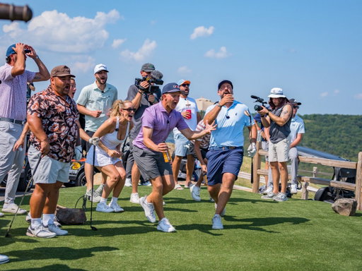 What an insane ride!!! The first @Internetinvite was something truly special 

Huge thanks to @stoolpresidente @barstoolsports and @bobdoessports for having me out! Massive congrats to the king @DalkeKong3, Francis and Beef… It was fitting that he won it ❤️

Shall we do it all again next year?? 👀
