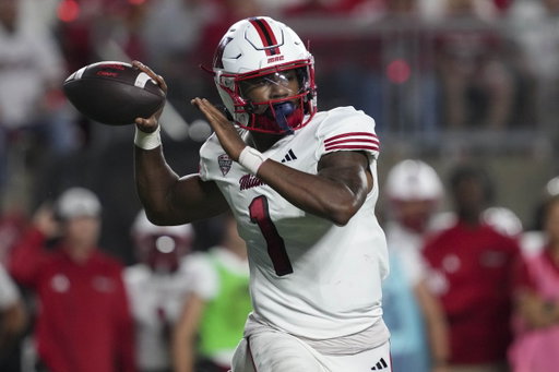Miami (Ohio) QB Dequan Finn is moving on from the program as he begins preparing for the NFL, head coach Chuck Martin announced. 

Former Toledo and Baylor transfer finishes his college career with 8,841 passing yards, 2,302 rushing yards and 106 total TDs. 

https://t.co/5FQqWCBVh3