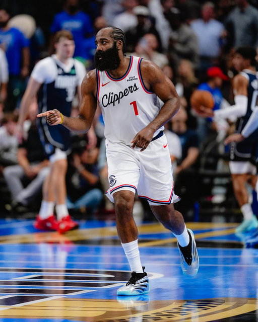 41 POINTS. 
14 REBOUNDS. 
11 ASSISTS. 
2 BLOCKS.
1 STEAL. 

HAVE YOURSELF A NIGHT, JAMES HARDEN 👏 